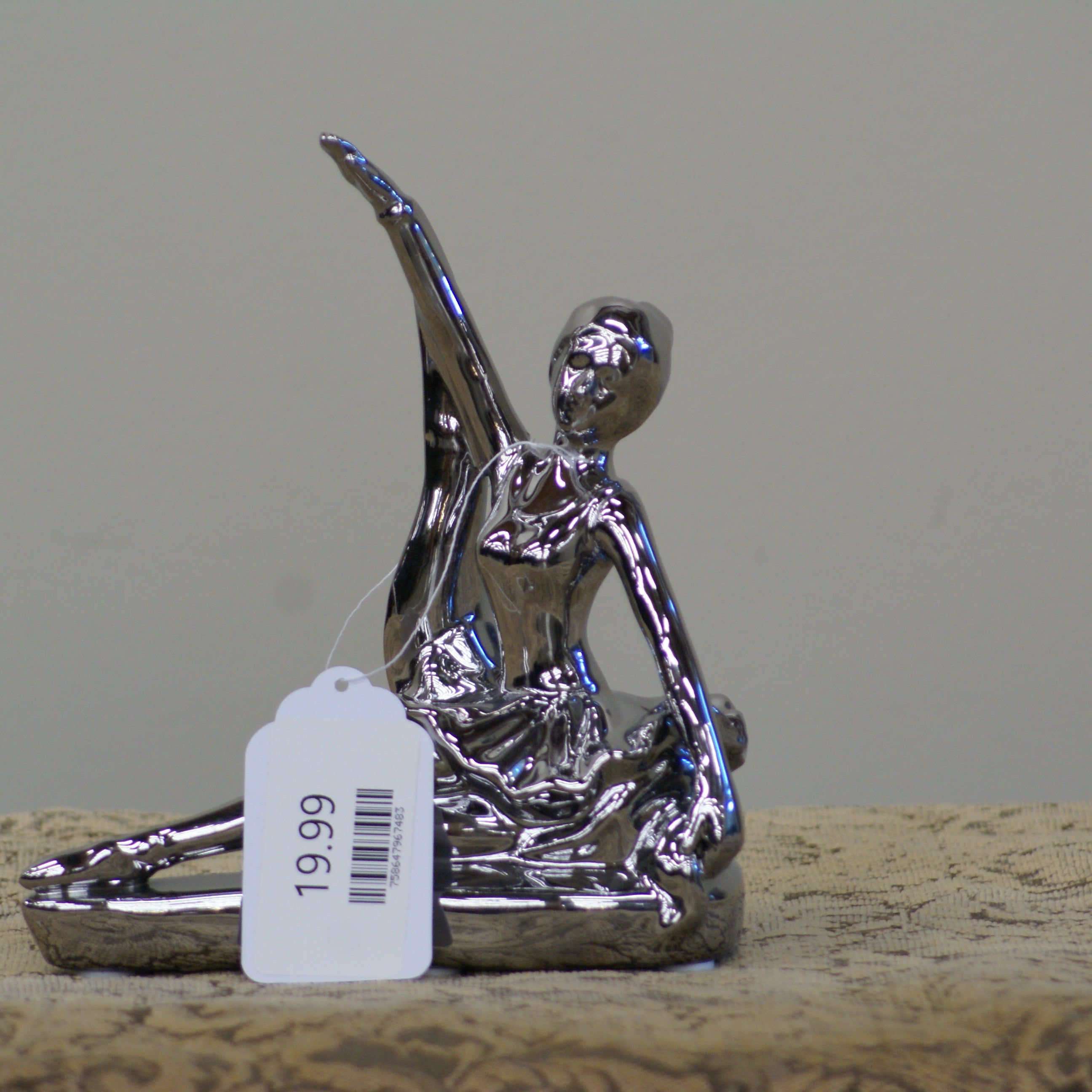 UMA 96748 Silver Porcelain Ceramic Dancer Decorative Sculpture