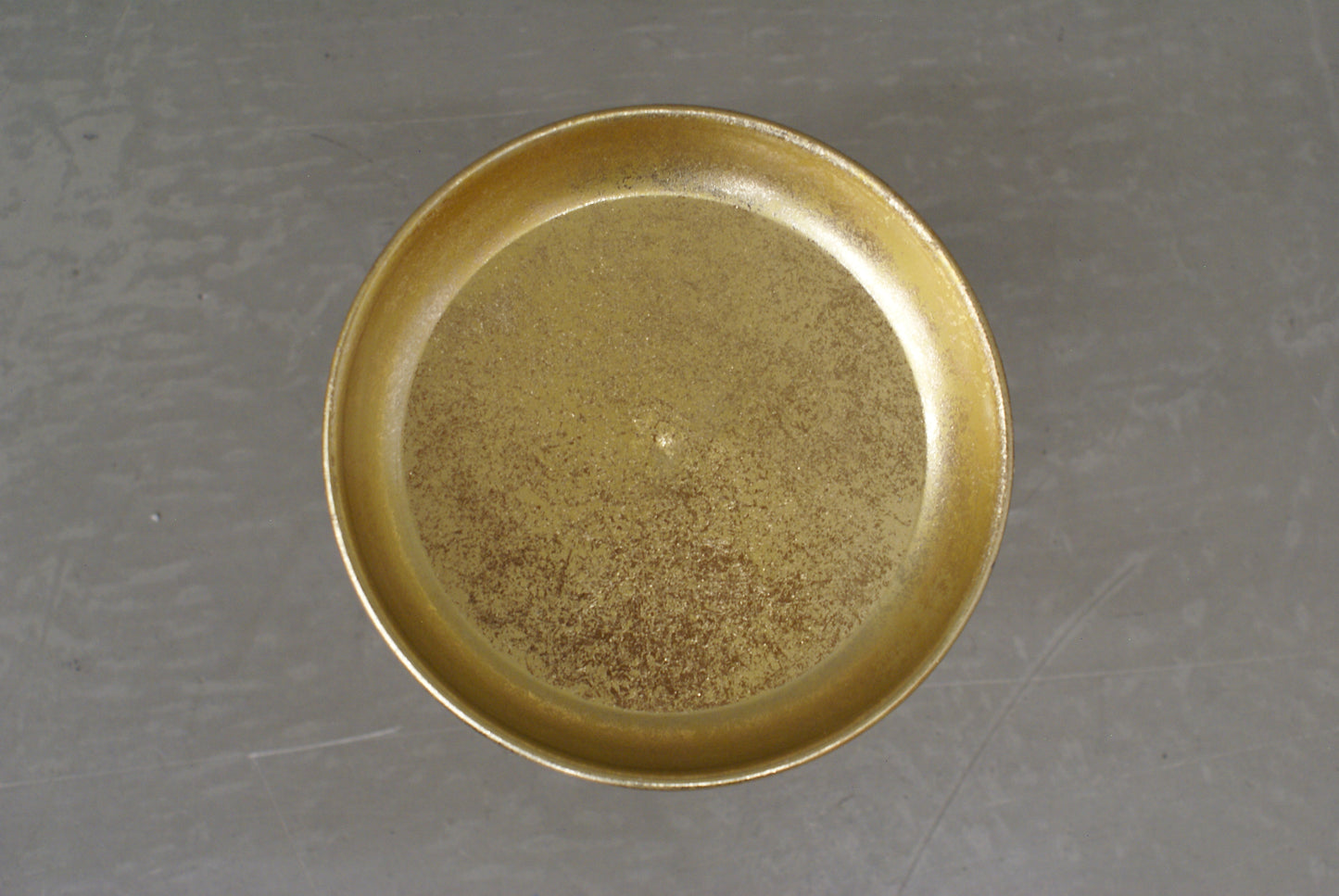 UMA 86206 Standing Dog w/ Gold Metal Tray