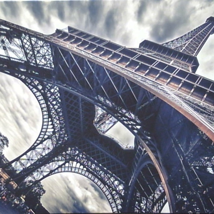 Classy Art Iron Giant: A Glimpse from Below Canvas 36x48